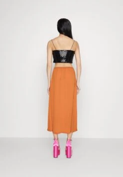 Vmfabiana Long Skirt - Maxi Skirt - Gold-Coloured 10 Vmfabiana Long Skirt - Maxi Skirt - Gold-Coloured -Vero Moda 037b5b71173b44768405367abf52654b