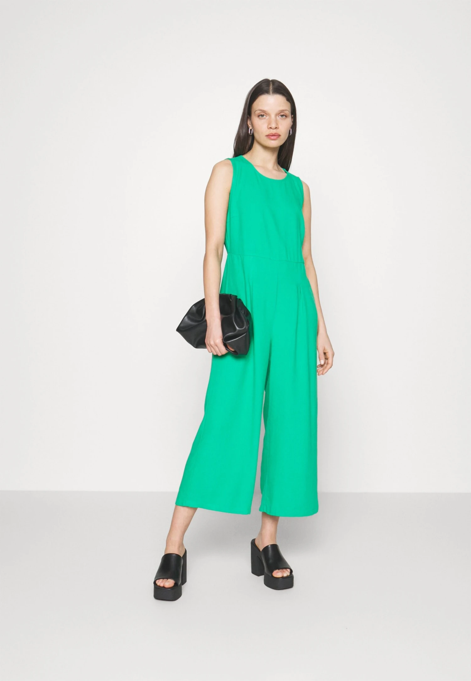 Vero Moda Petite Vmmymilo Culotte - Jumpsuit - Bright Green 4 Vero Moda Petite Vmmymilo Culotte - Jumpsuit - Bright Green - Image 2