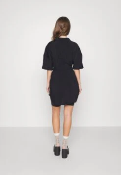Vero Moda Petite Vmqueeny Short Shirt Dress - Shirt Dress - Black -Vero Moda 0ba68f1bd7384cf6a67f5129debc62fb