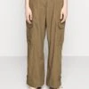 Vero Moda Petite Vmcharlotte Pant - Cargo Trousers - Capers -Vero Moda 153459688ba84ca0a5f0788bc1d7c276