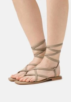 Vero Moda Vmstrap- T-Bar Sandals - Brown