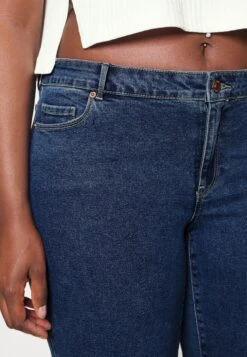 Vero Moda Curve Vmruna Seven Knickers - Denim Shorts - Medium Blue Denim -Vero Moda 1755eb76b67948038b8410ea711610fd