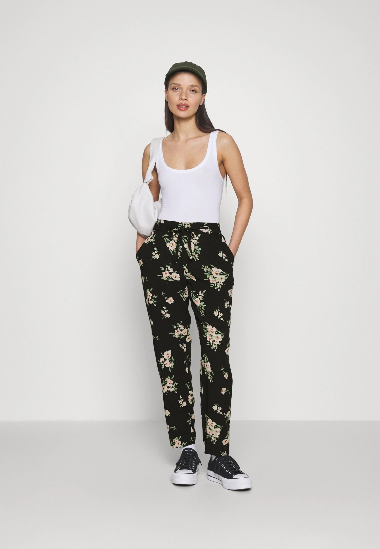 Vero Moda Petite Vmeasy Pants- Trousers - Black/Sandy Black 4 Vero Moda Petite Vmeasy Pants- Trousers - Black/Sandy Black - Image 2
