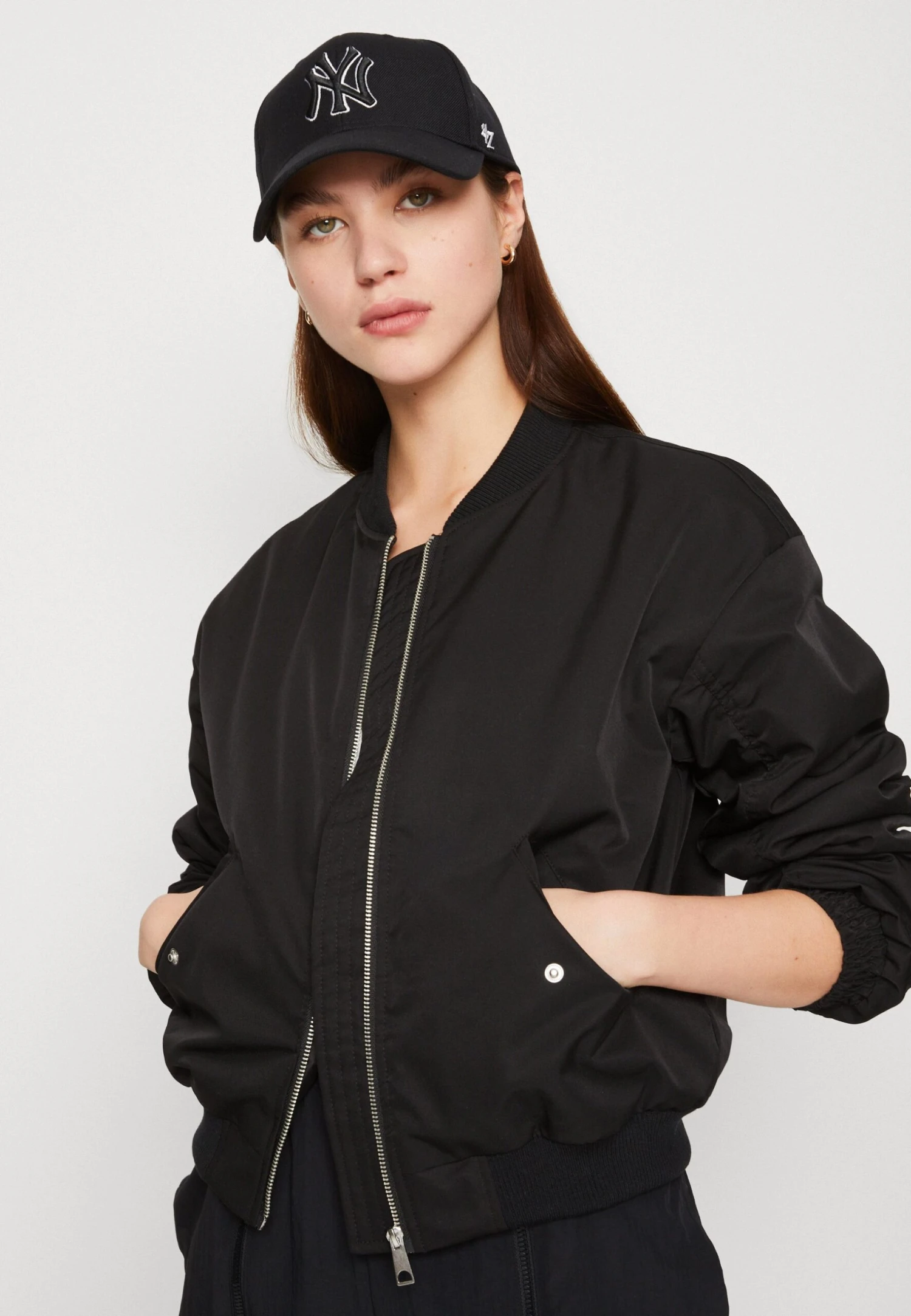 Vero Moda Alexa Short Boos - Bomber Jacket - Black 6 Vero Moda Alexa Short Boos - Bomber Jacket - Black - Image 4