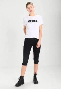 Vero Moda Vmhot Seven Slit Knicker Mix - Denim Shorts - Black -Vero Moda 1a3e7fec4df34ef4a8c66091933ee059