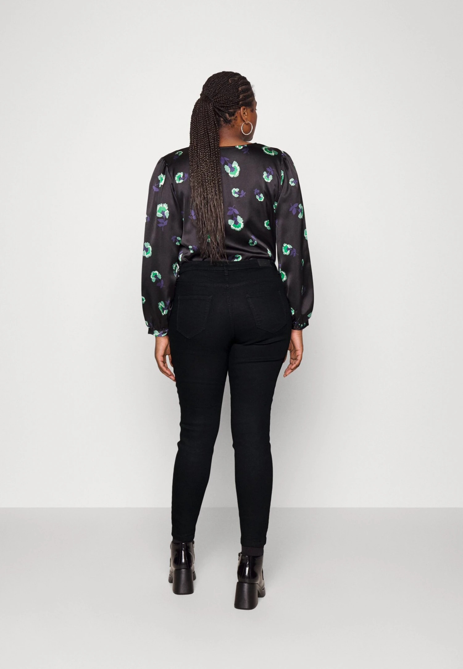 Vero Moda Curve Vmrudy Jegging - Slim Fit Jeans - Black 5 Vero Moda Curve Vmrudy Jegging - Slim Fit Jeans - Black - Image 3