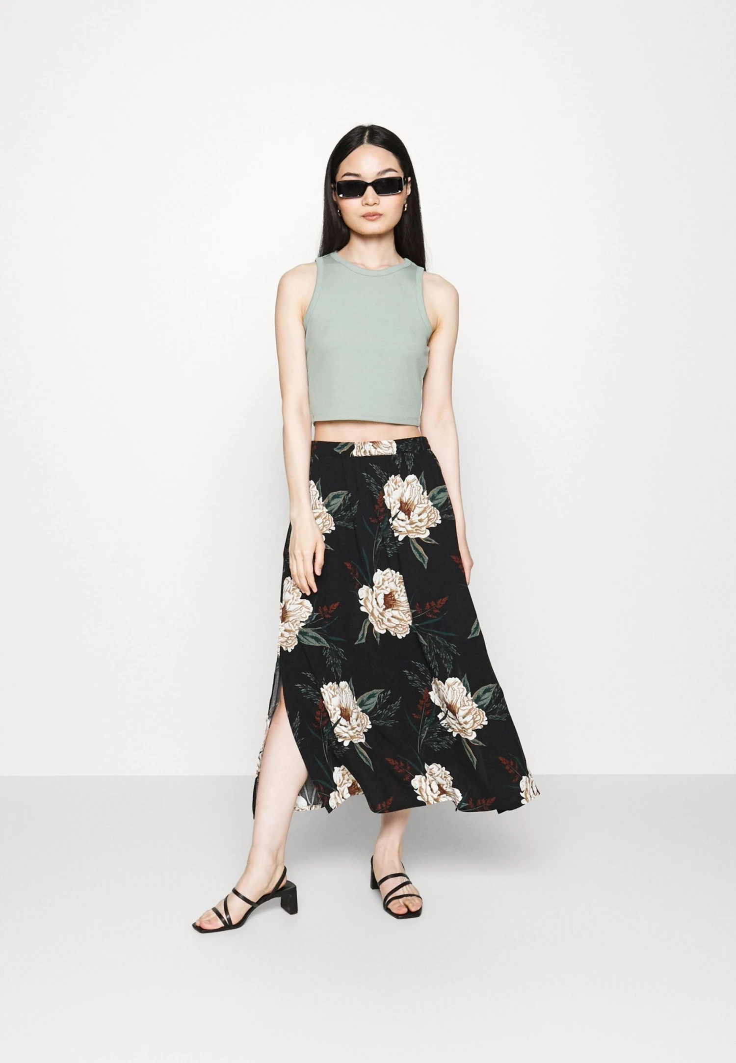 Vero Moda Petite Vmeasy Skirt - A-Line Skirt - Black 4 Vero Moda Petite Vmeasy Skirt - A-Line Skirt - Black - Image 2