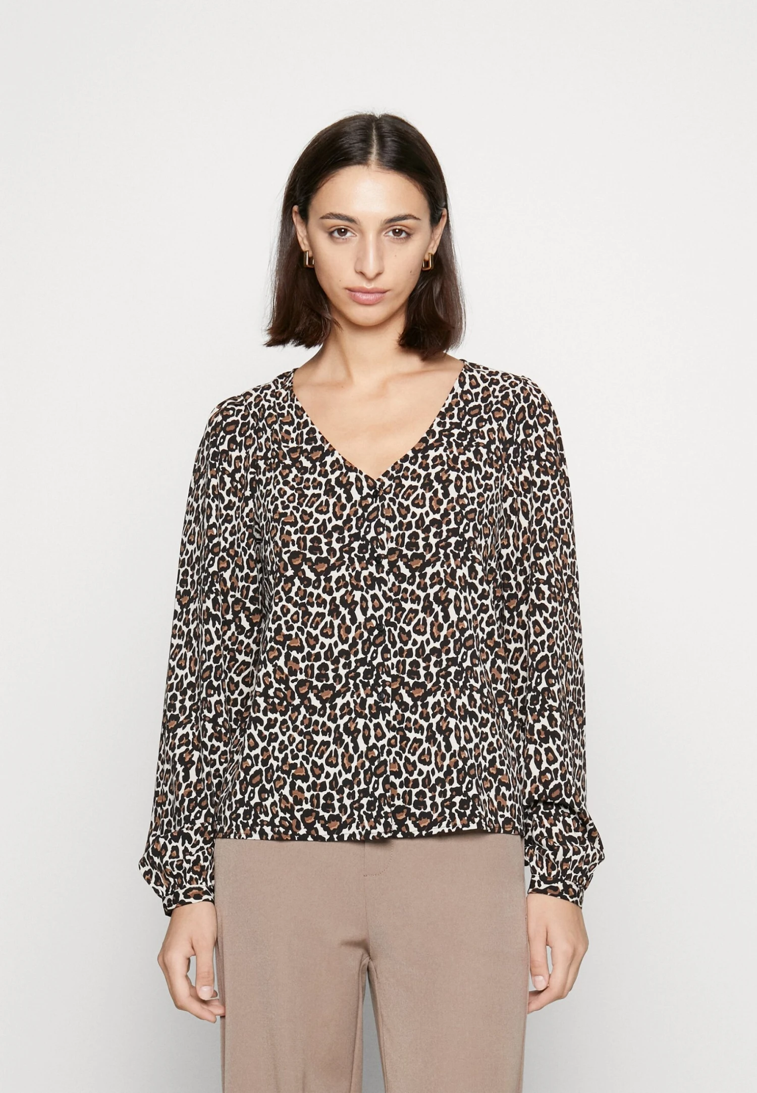 Vero Moda Tall Vmnaja V Neck Pleat - Blouse - Oatmeal/Linea Leo 3 Vero Moda Tall Vmnaja V Neck Pleat - Blouse - Oatmeal/Linea Leo