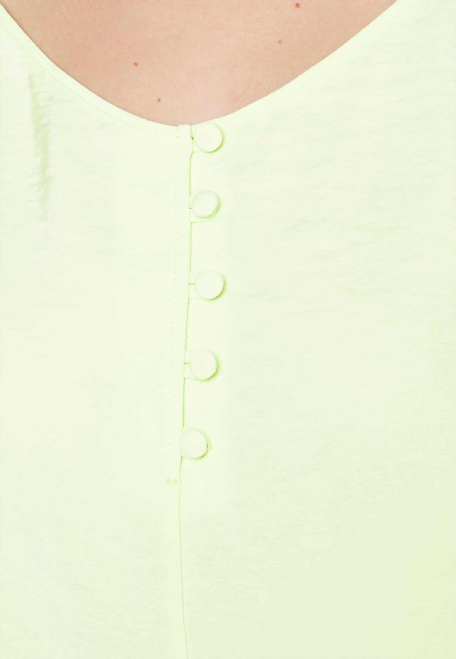 Vero Moda Petite Vmqueeny Singlet V Neck- Top - Sharp Green 8 Vero Moda Petite Vmqueeny Singlet V Neck- Top - Sharp Green - Image 6