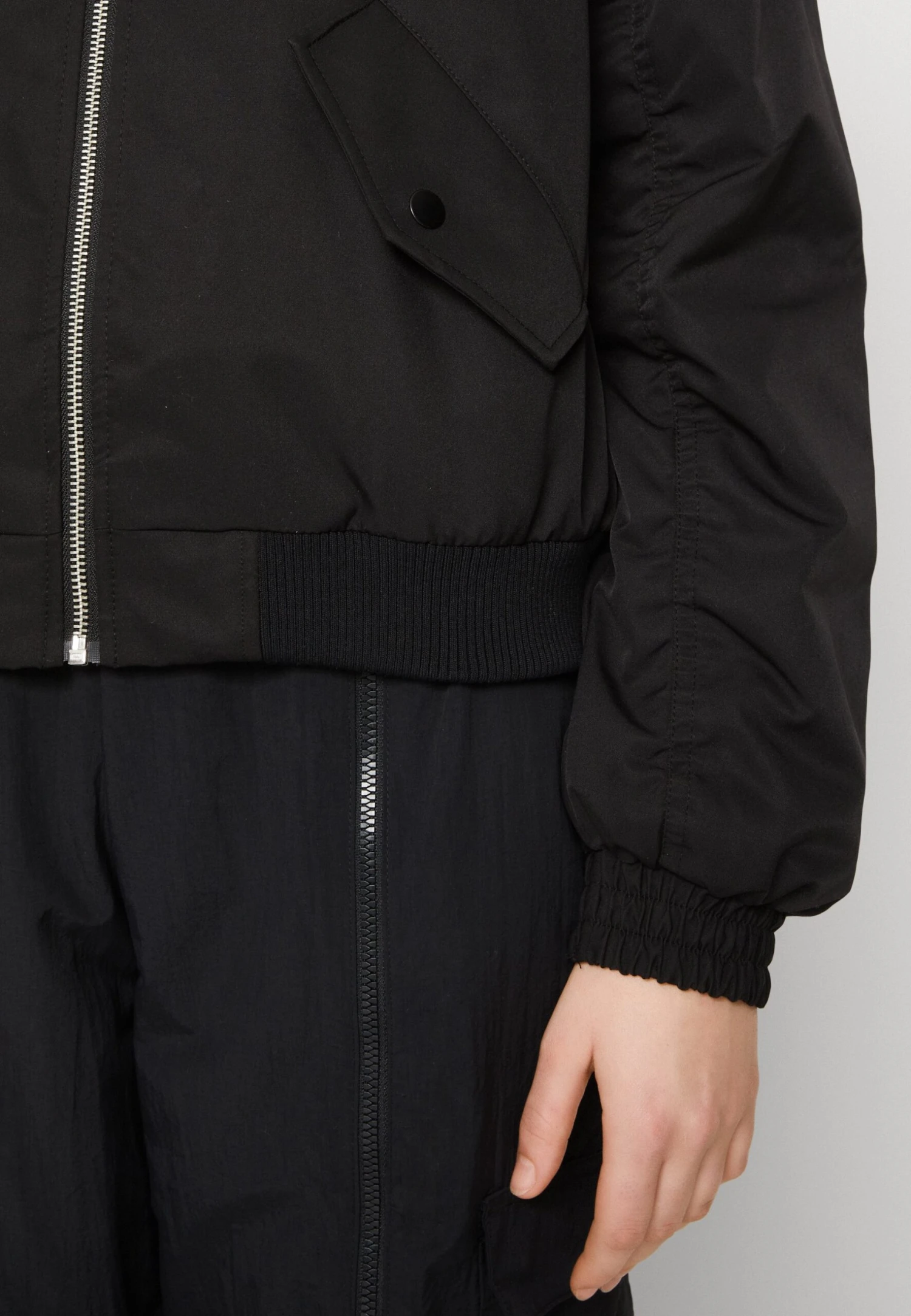 Vero Moda Alexa Short Boos - Bomber Jacket - Black 8 Vero Moda Alexa Short Boos - Bomber Jacket - Black - Image 6