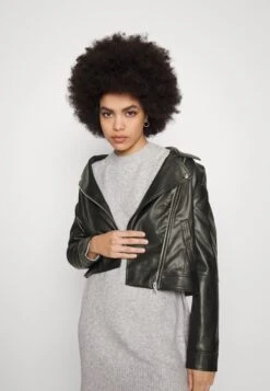 Vero Moda Vmbella Annabel Short Coated- Faux Leather Jacket - Black -Vero Moda 2bc2d19f033d4dc4bad581d61cd5f8d6