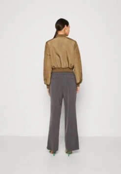 Vero Moda Vmami Short Jacket - Bomber Jacket -Vero Moda 2d4d5f2f74e84129820c55646af0111f