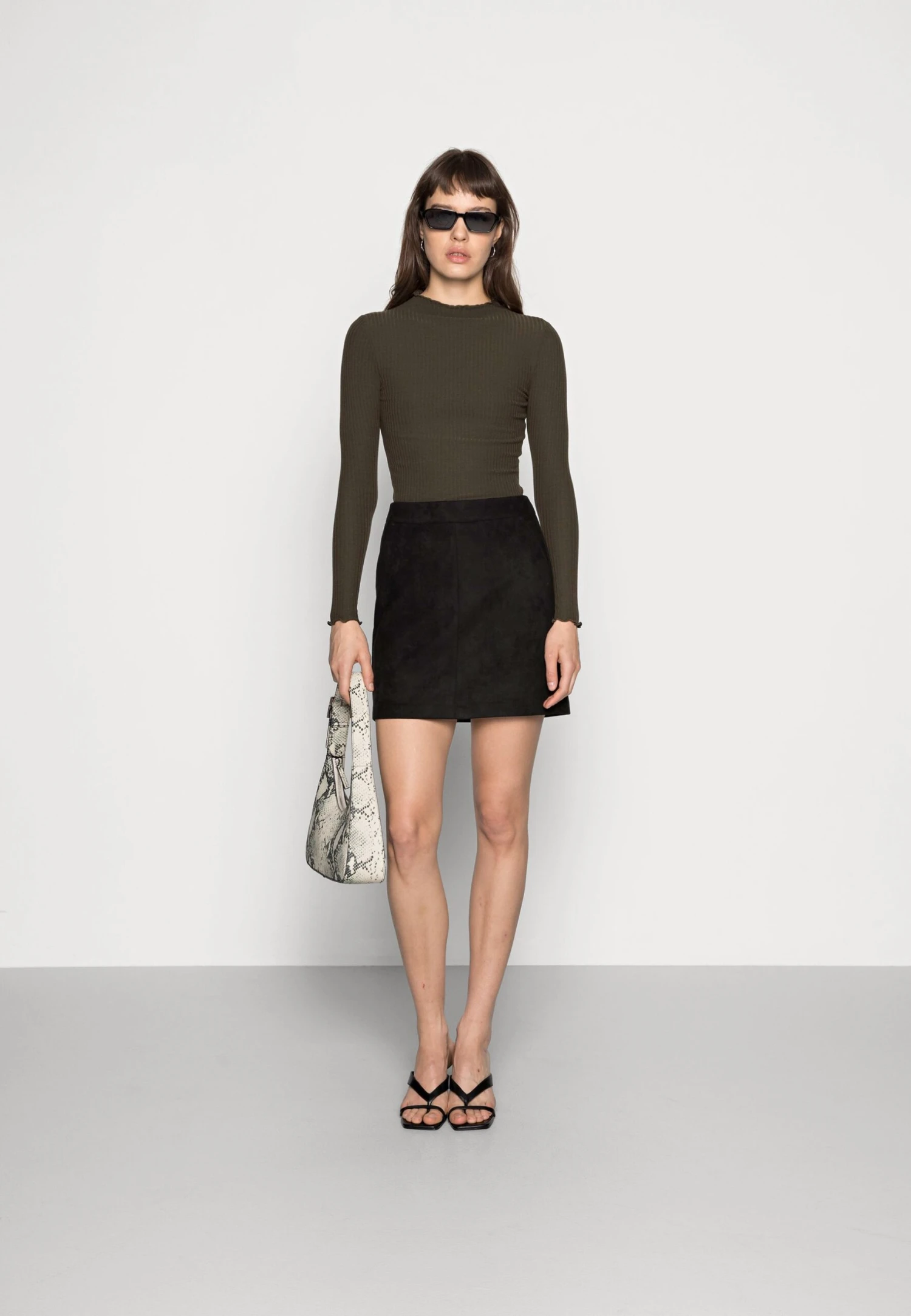 Vero Moda Donnadina- Pencil Skirt - Black 4 Vero Moda Donnadina- Pencil Skirt - Black - Image 2