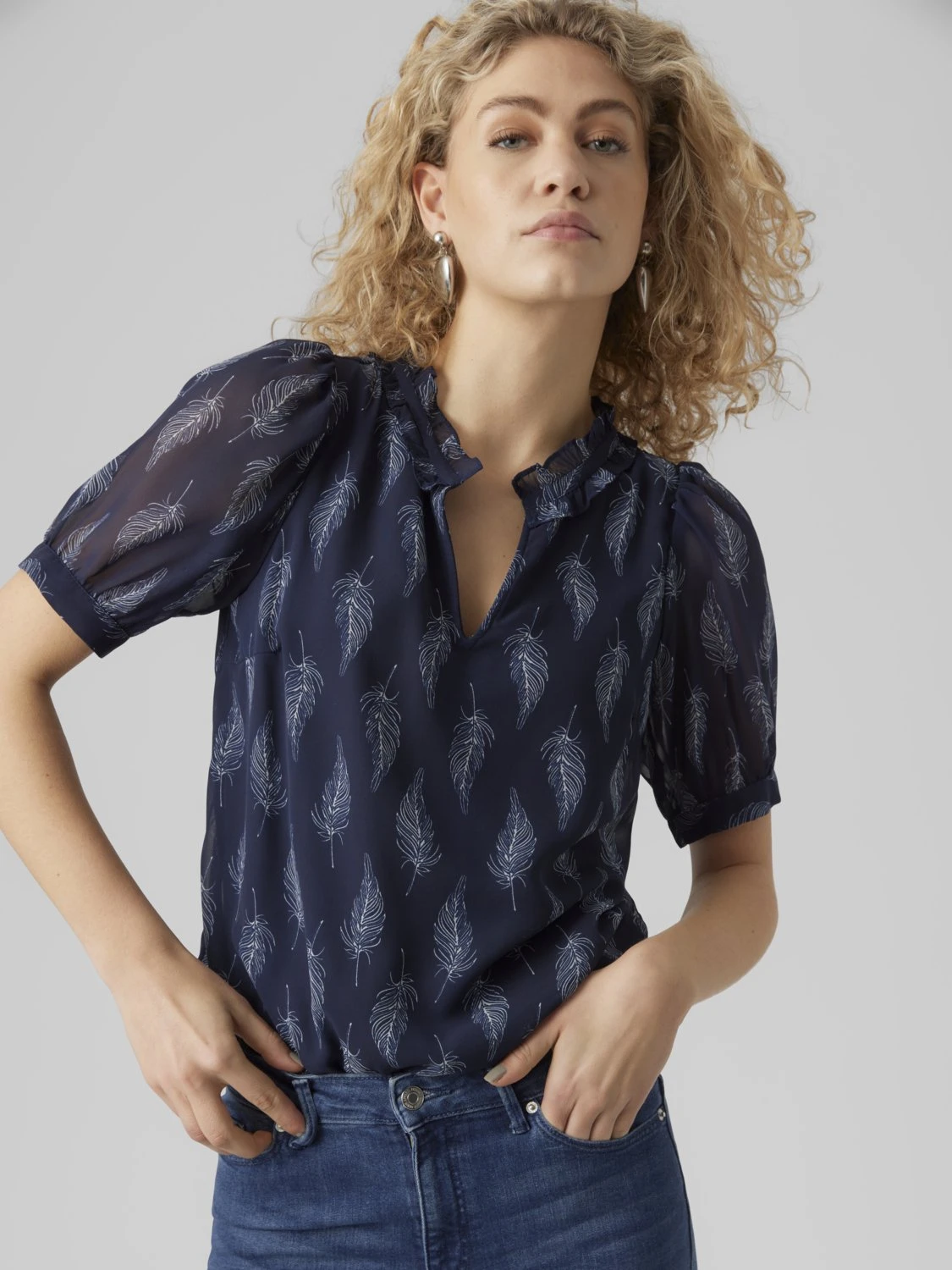 Vero Moda Vmsara V Neck - Blouse 5 Vero Moda Vmsara V Neck - Blouse - Image 3