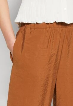 Vero Moda Vmqueeny Long Pants - Trousers -Vero Moda 3b7dc52227cc4637a0c474d5772ea736