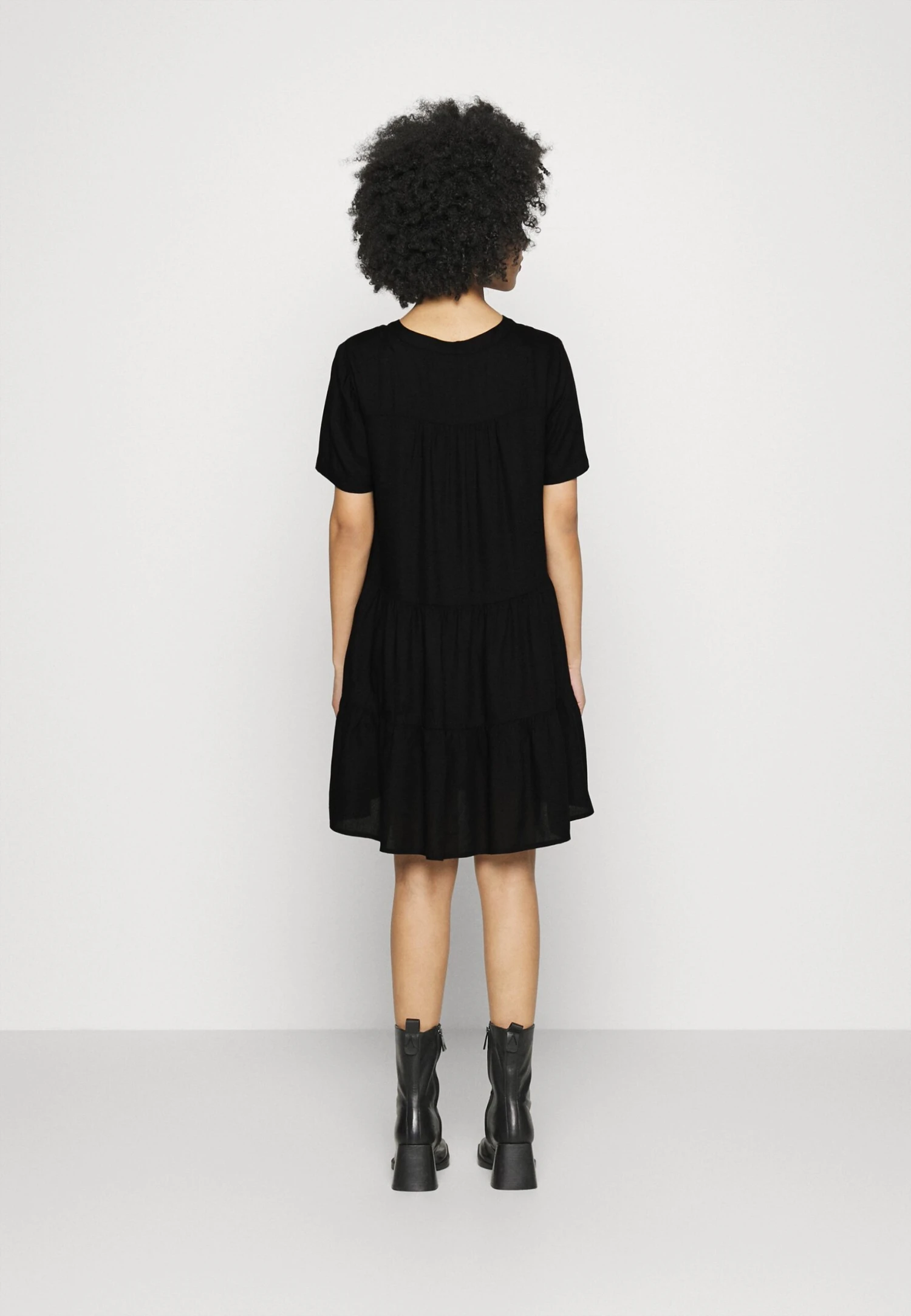 Vero Moda Petite Vmbumpy Short Dress - Shirt Dress - Black 5 Vero Moda Petite Vmbumpy Short Dress - Shirt Dress - Black - Image 3