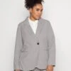 Vero Moda Curve Vmrieloa Fitted Curve - Blazer - Light Grey Melange 1 Vero Moda Curve Vmrieloa Fitted Curve - Blazer - Light Grey Melange -Vero Moda 41f3adcd53824312babddf54e424d07a