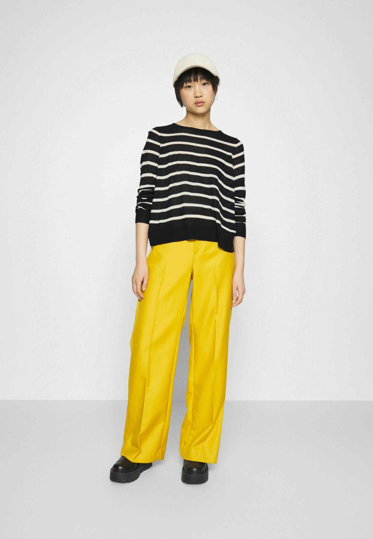 Vero Moda Petite Vmnova O Neck- Jumper - Black/Birch 4 Vero Moda Petite Vmnova O Neck- Jumper - Black/Birch - Image 2