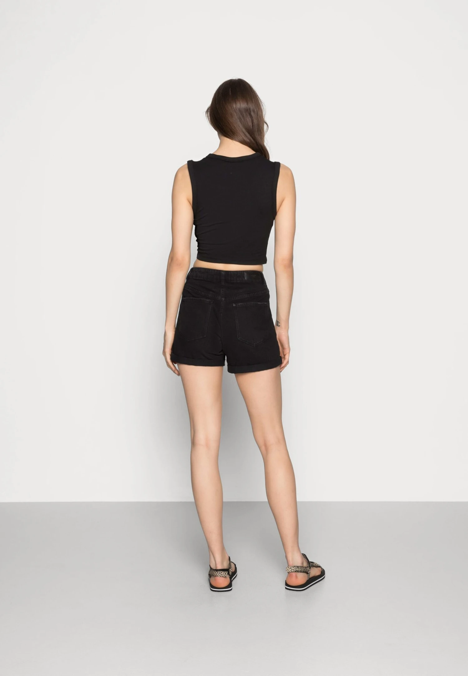Vero Moda Vmnineteen Loose Shorts - Denim Shorts - Black 5 Vero Moda Vmnineteen Loose Shorts - Denim Shorts - Black - Image 3
