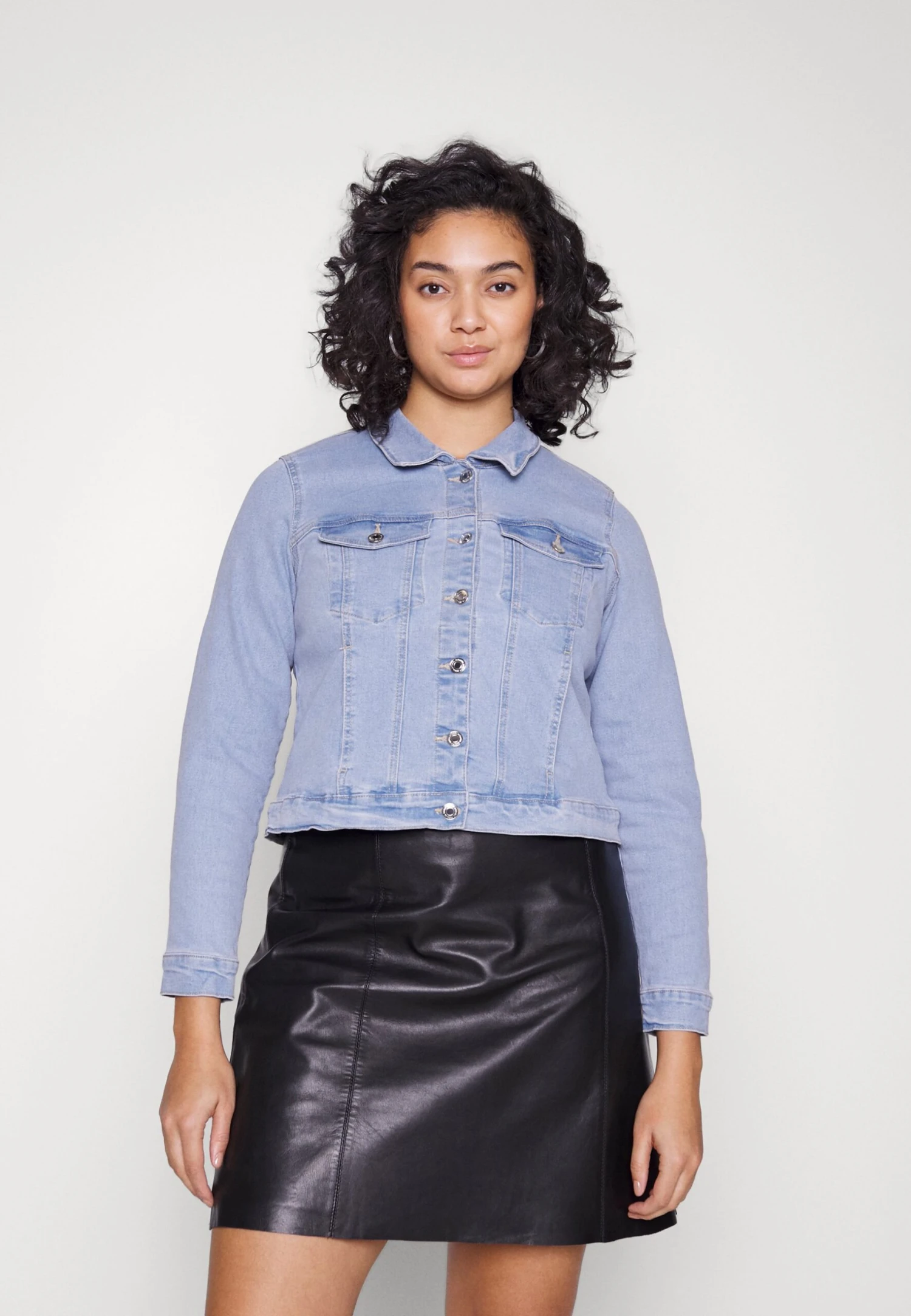 Vero Moda Curve Vmruna Slim- Denim Jacket - Light Blue Denim 3 Vero Moda Curve Vmruna Slim- Denim Jacket - Light Blue Denim