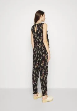Vmmeasy Sl Tank Jumpsuit R1 Wvn Ga - Jumpsuit - Black Aop:Mila 10 Vmmeasy Sl Tank Jumpsuit R1 Wvn Ga - Jumpsuit - Black Aop:Mila -Vero Moda 4fe04370d63e4aaa82ea6ee0aa576a85