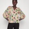 Vero Moda Tall Vmserenity Olivia Top- Blouse - Reseda/Serenity -Vero Moda 512bfd3d9cf740ae9e57619bbc31e0be