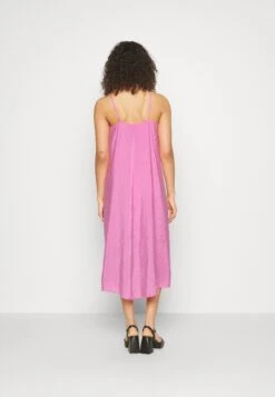 Vero Moda Tall Vmqueeny Calf Singlet Drees - Day Dress -Vero Moda 518bf11cf21045eaa07b80fcbdb8225b