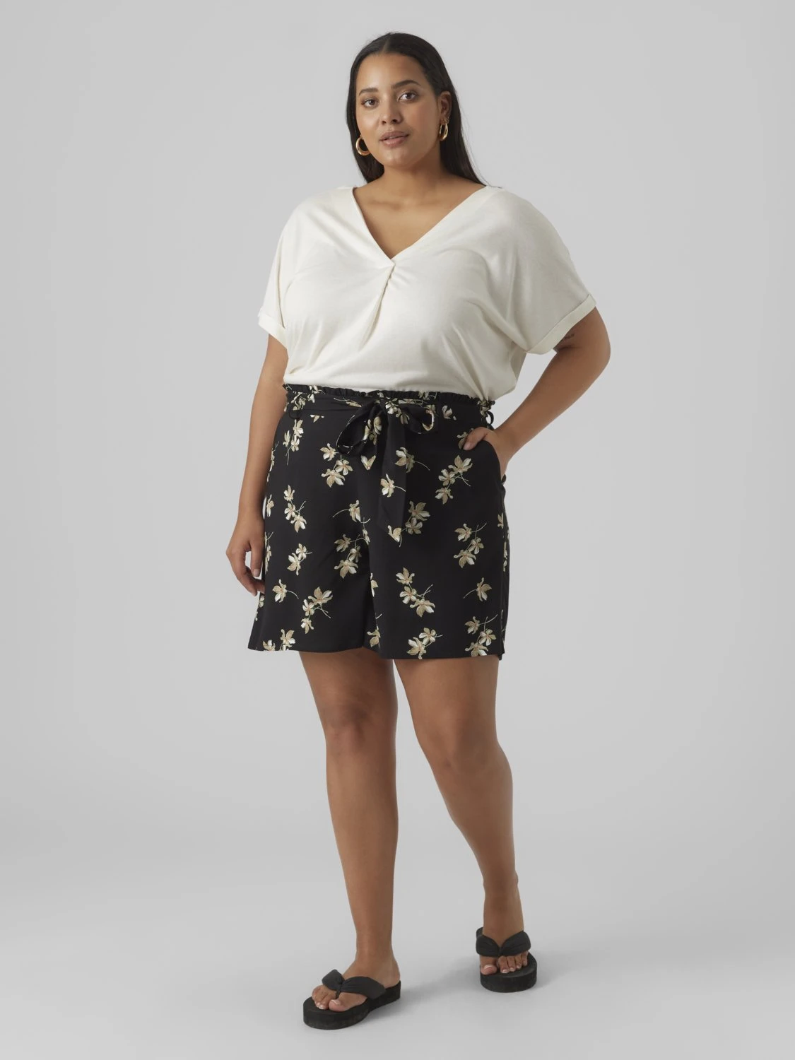 Vero Moda Curve Vmeasy Long Shorts - Shorts - Black/Rina 4 Vero Moda Curve Vmeasy Long Shorts - Shorts - Black/Rina - Image 2