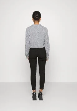 Vero Moda Petite Vmalia Shape- Jeans Skinny Fit - Black -Vero Moda 63a7907a64044f76bfdccd6f5032d90c