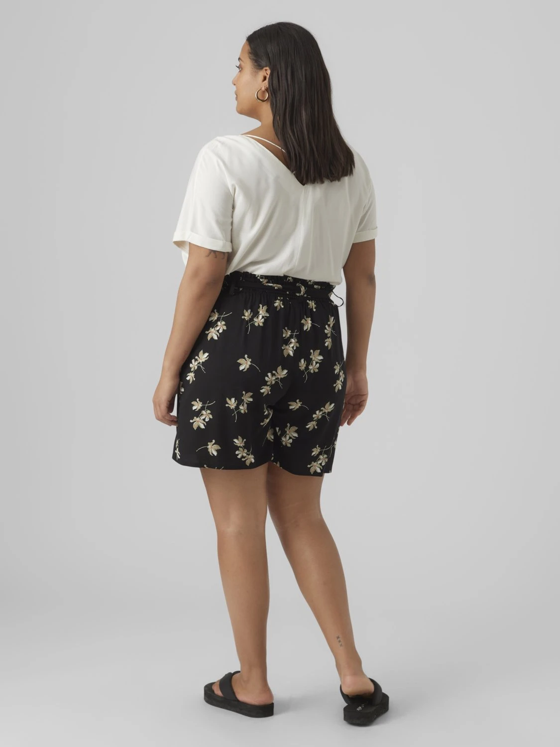 Vero Moda Curve Vmeasy Long Shorts - Shorts - Black/Rina 5 Vero Moda Curve Vmeasy Long Shorts - Shorts - Black/Rina - Image 3