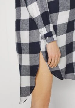 Vmmkelly Oversize Shirt - Blouse - Navy/White 13 Vmmkelly Oversize Shirt - Blouse - Navy/White -Vero Moda 66b95c61f27540c3b6e3f00305200167