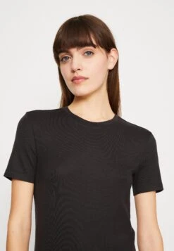 Vmdelani Ss O-Neck Tee Vma - Basic T-Shirt - Black 11 Vmdelani Ss O-Neck Tee Vma - Basic T-Shirt - Black -Vero Moda 68209794596f4f8db97440dab0472fd3