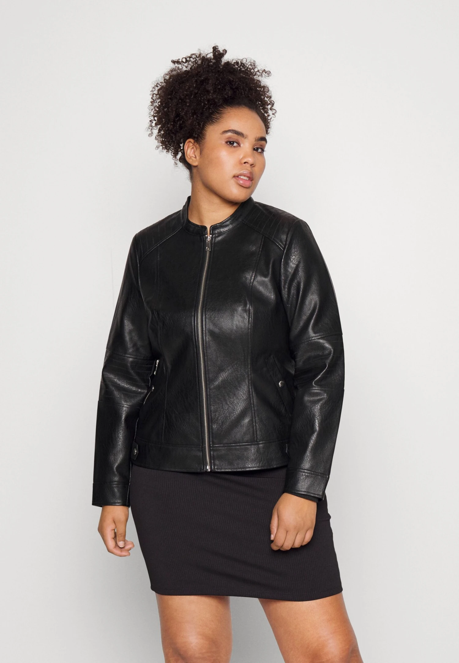 Vero Moda Curve Vmlove Lavine Short Coated Jacket - Faux Leather Jacket - Black 3 Vero Moda Curve Vmlove Lavine Short Coated Jacket - Faux Leather Jacket - Black