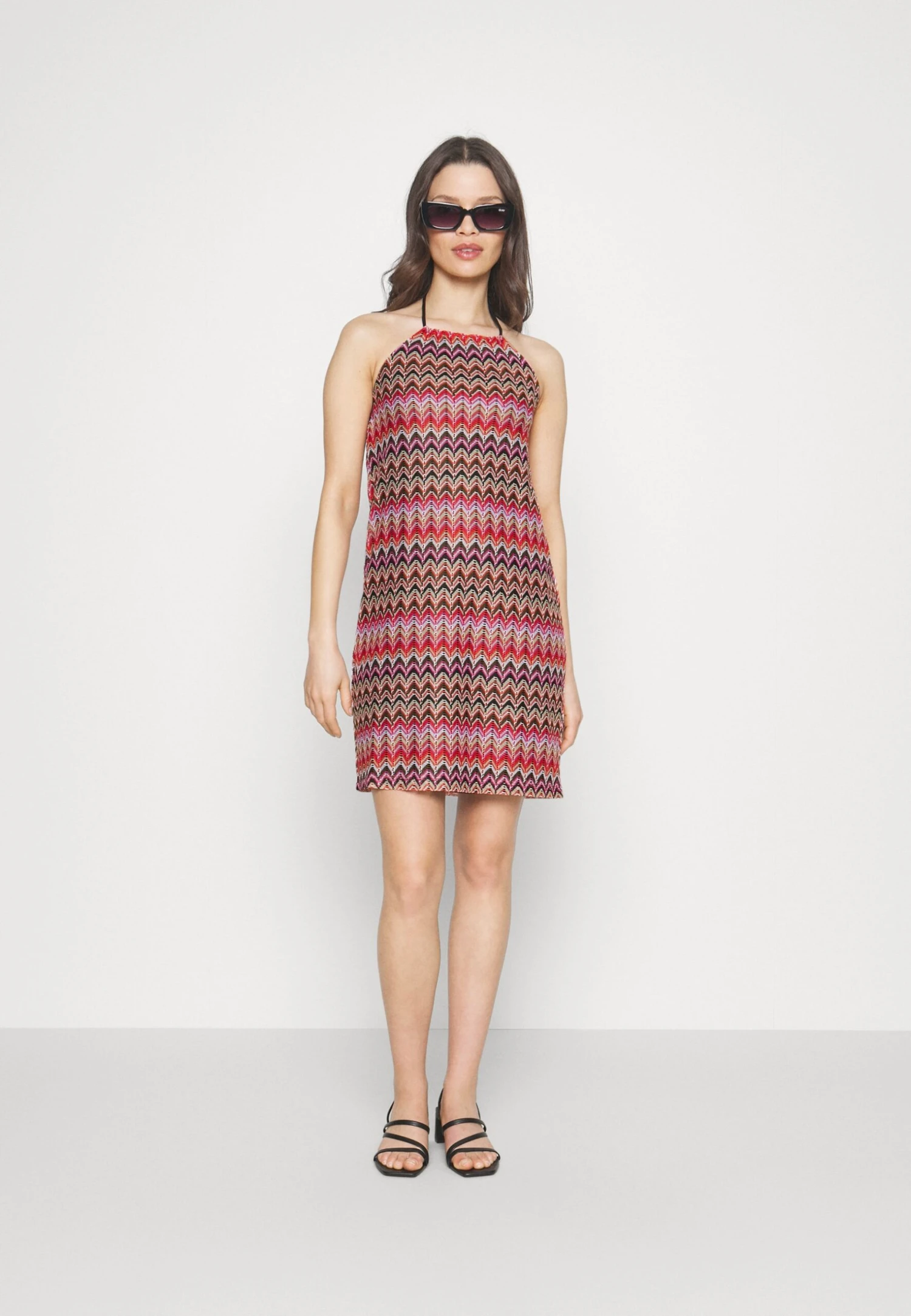 Vero Moda Petite Vmdicte Halterneck Short Dress - Jumper Dress - Red/Navy Blue/Snow 4 Vero Moda Petite Vmdicte Halterneck Short Dress - Jumper Dress - Red/Navy Blue/Snow - Image 2