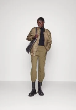 Vero Moda Tall Vmtimmikay Pant - Cargo Trousers - Capers -Vero Moda 70f196f1577742a280c611dfa94100a2