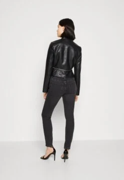 Vero Moda Vmannika Short Jacket - Faux Leather Jacket - Black 10 Vero Moda Vmannika Short Jacket - Faux Leather Jacket - Black -Vero Moda 73a2d68947ab423d9e1cd72403fbc517