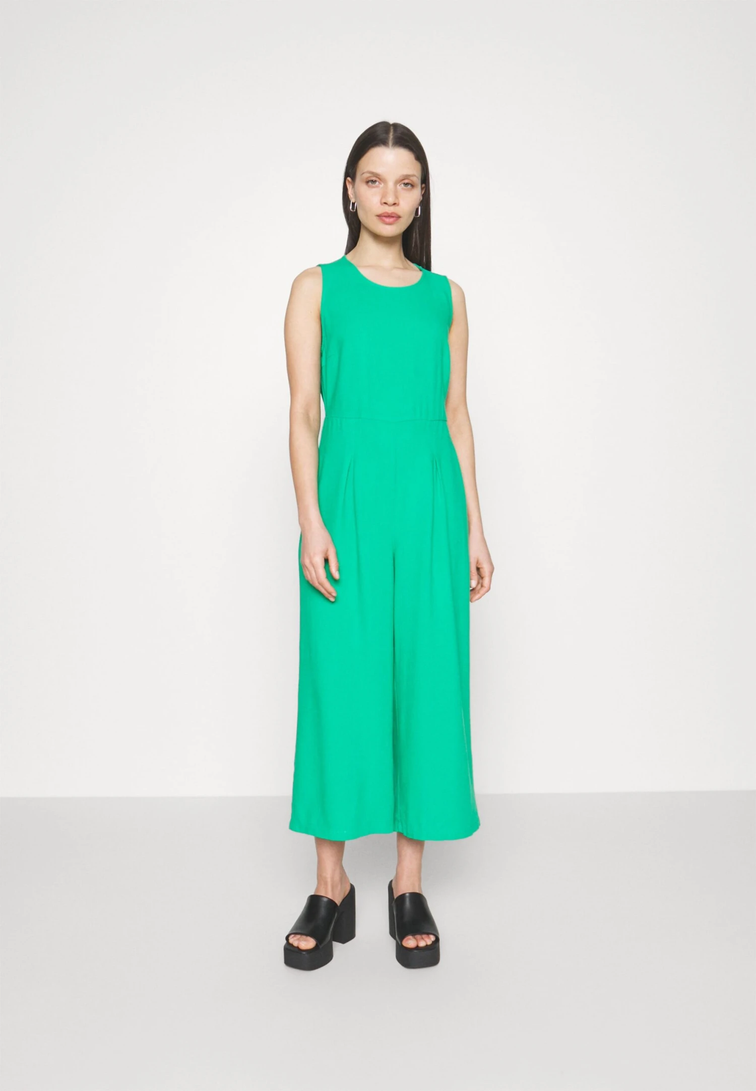 Vero Moda Petite Vmmymilo Culotte - Jumpsuit - Bright Green 5 Vero Moda Petite Vmmymilo Culotte - Jumpsuit - Bright Green - Image 3