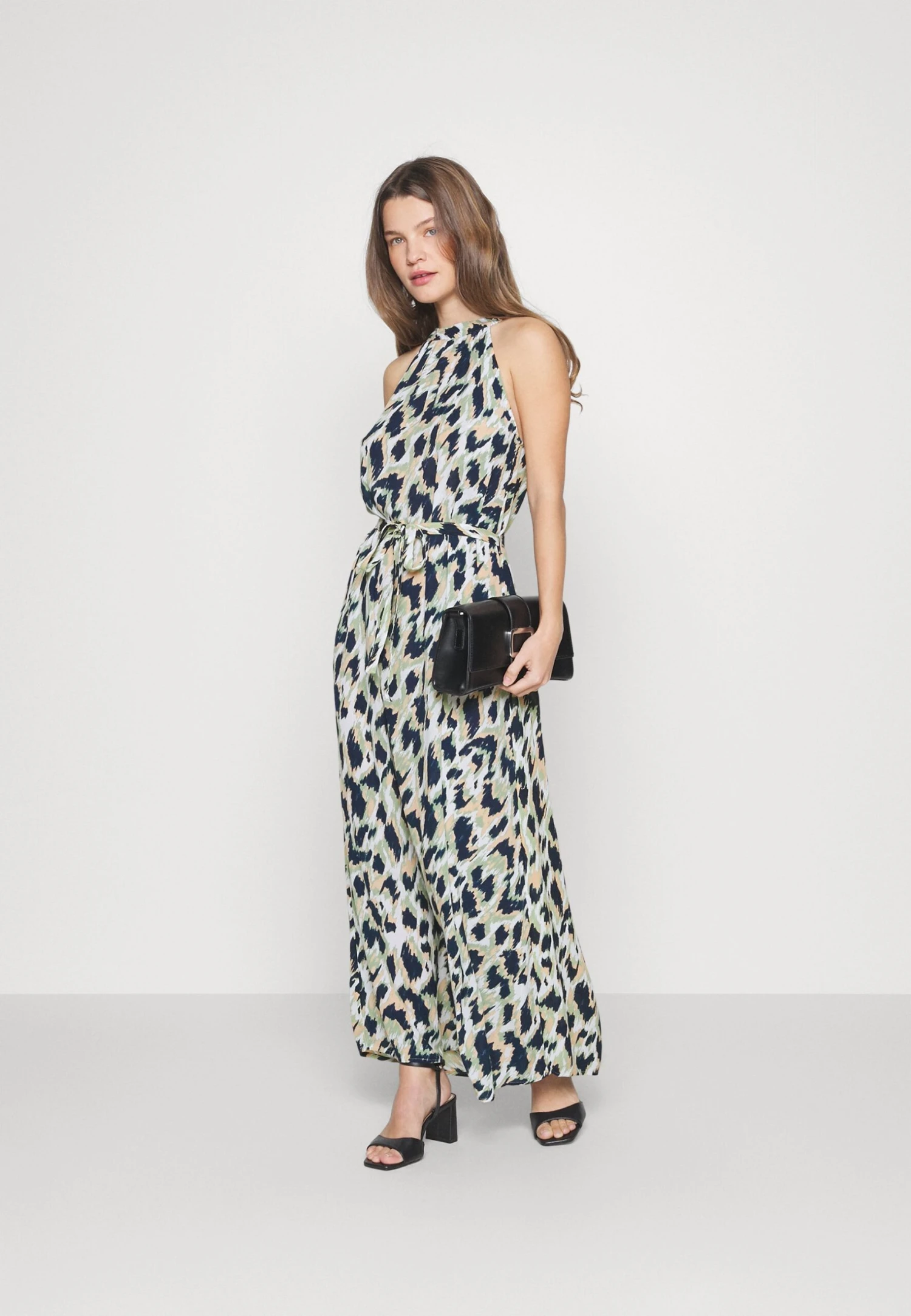 Vero Moda Petite Vmjenny Halter Dress - Maxi Dress - Navy Blazer/Mette 4 Vero Moda Petite Vmjenny Halter Dress - Maxi Dress - Navy Blazer/Mette - Image 2