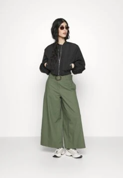 Vero Moda Petite Vmami Short Jaket - Bomber Jacket -Vero Moda 770b0a664ce8417fa51a03db55d0c83f