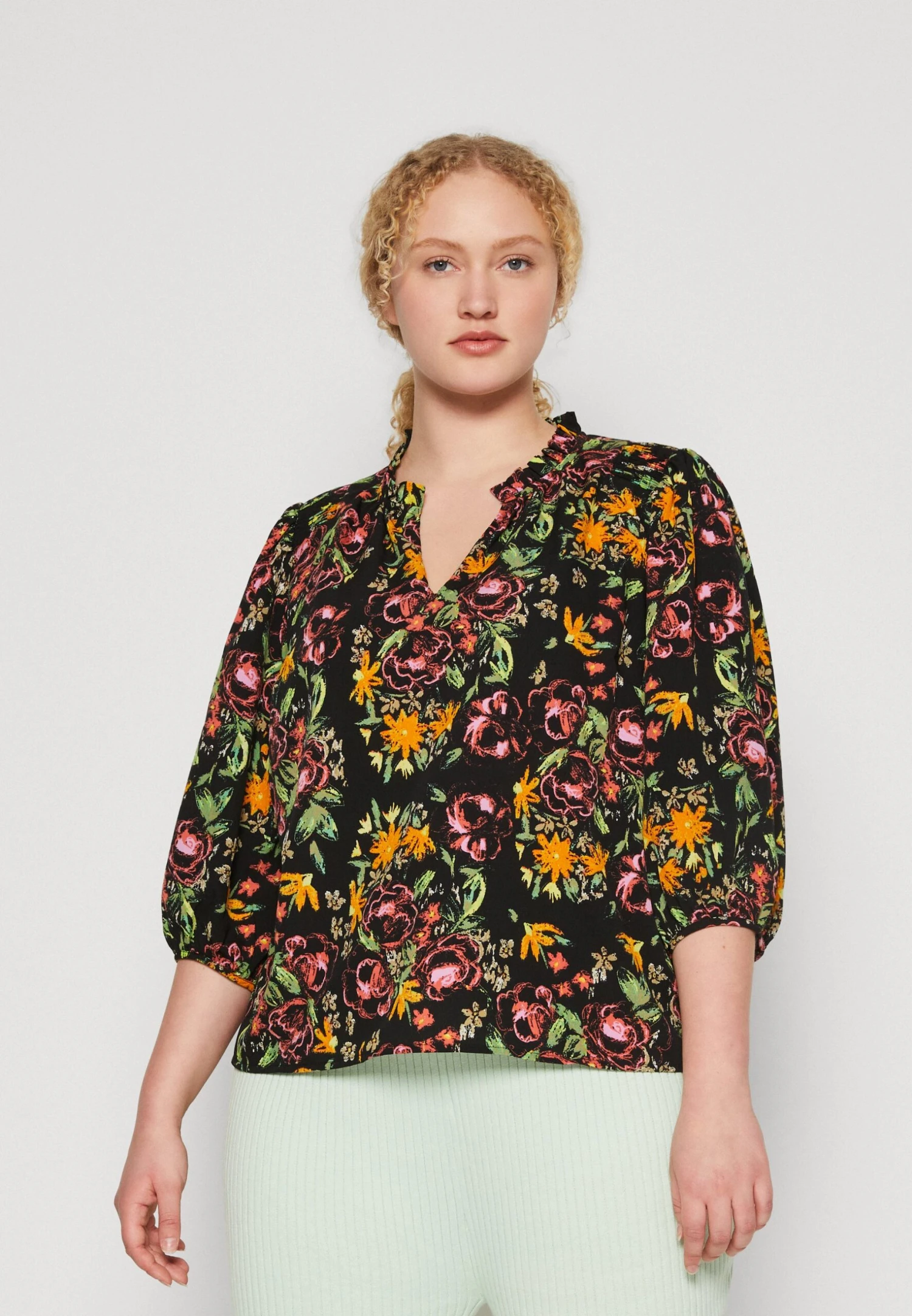 Vero Moda Curve Vmserenity Olivia Curve - Blouse - Black/Serenity 3 Vero Moda Curve Vmserenity Olivia Curve - Blouse - Black/Serenity