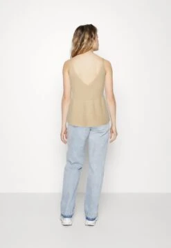 Vero Moda Vmsabine Peplum Strap - Top -Vero Moda 7bb38db759d0404ea540e7695f2a11e0