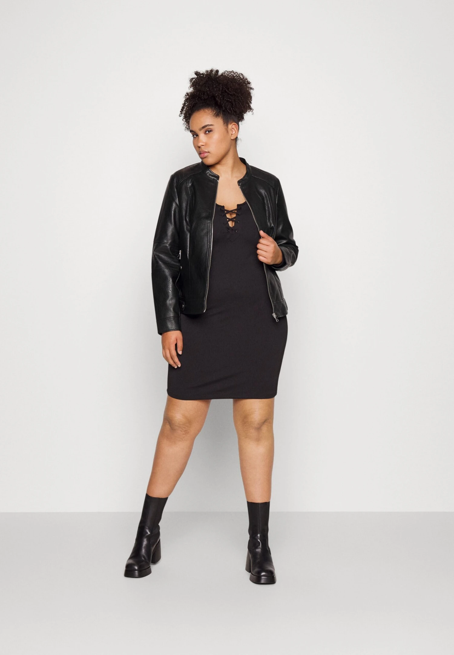 Vero Moda Curve Vmlove Lavine Short Coated Jacket - Faux Leather Jacket - Black 4 Vero Moda Curve Vmlove Lavine Short Coated Jacket - Faux Leather Jacket - Black - Image 2