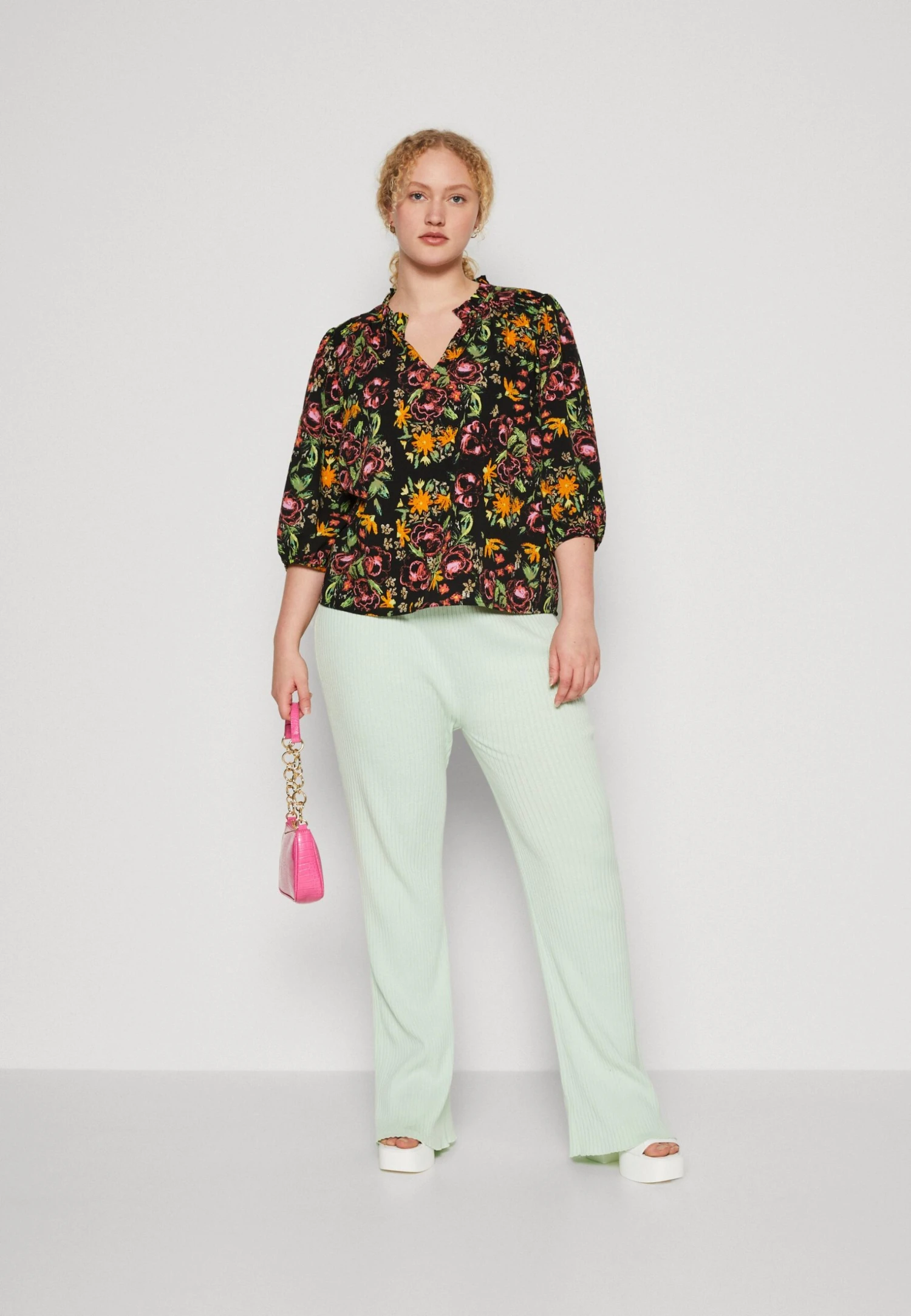 Vero Moda Curve Vmserenity Olivia Curve - Blouse - Black/Serenity 4 Vero Moda Curve Vmserenity Olivia Curve - Blouse - Black/Serenity - Image 2