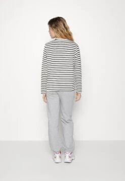 Vero Moda Vmmathilde - Sweatshirt - White 10 Vero Moda Vmmathilde - Sweatshirt - White -Vero Moda 8716ef9aad024325b018a888db341433