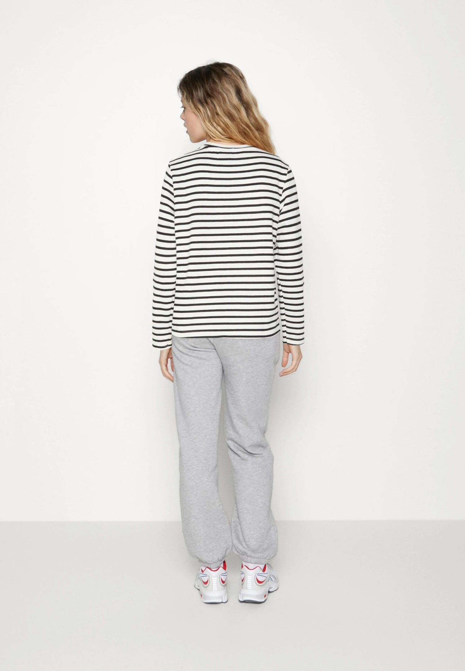 Vero Moda Vmmathilde - Sweatshirt - White 5 Vero Moda Vmmathilde - Sweatshirt - White - Image 3