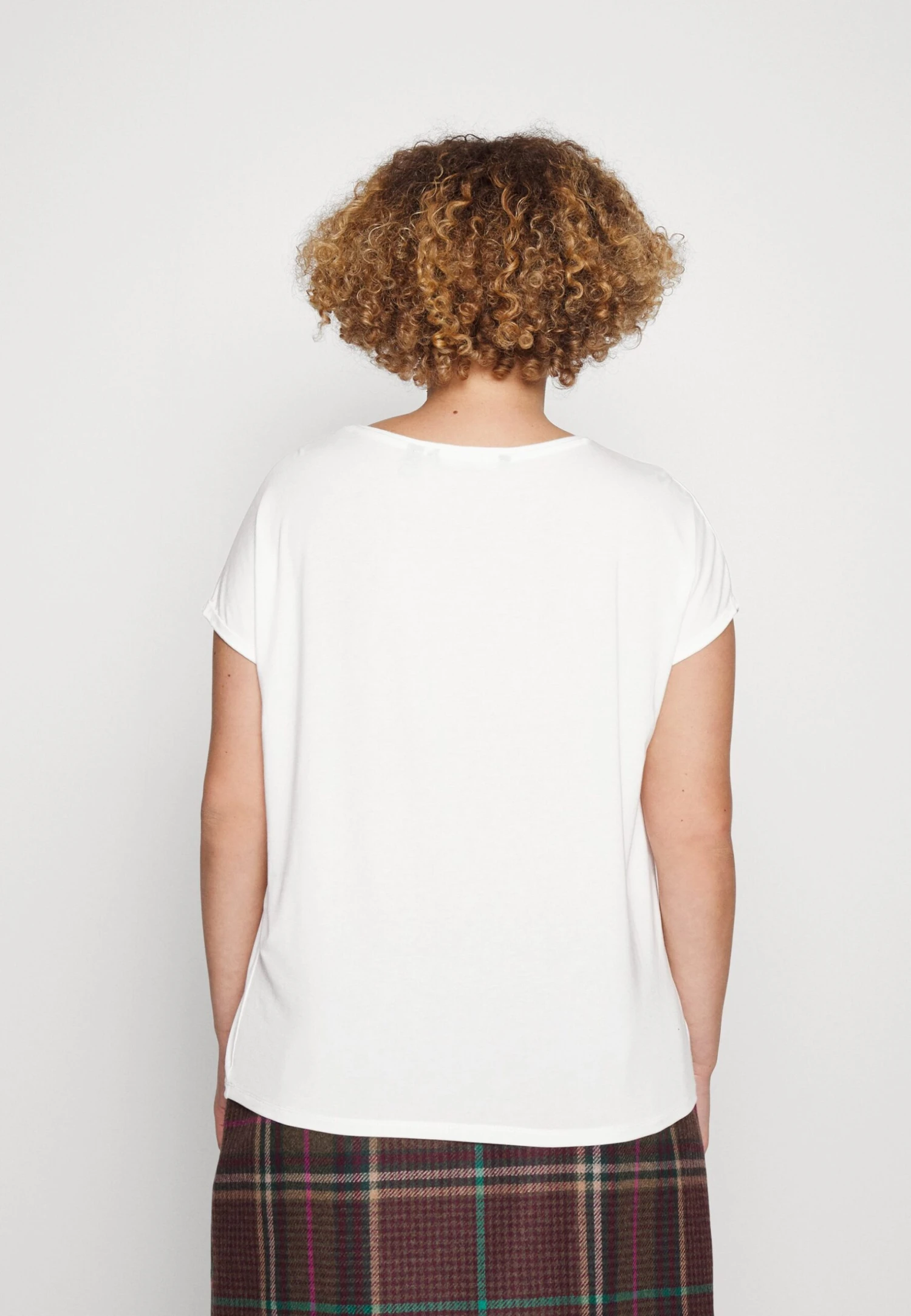 Vero Moda Curve Vmaya Plain - Basic T-Shirt - Snow White 5 Vero Moda Curve Vmaya Plain - Basic T-Shirt - Snow White - Image 3