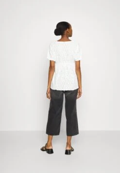 Vmmmulrikke Top - Print T-Shirt - Snow White 10 Vmmmulrikke Top - Print T-Shirt - Snow White -Vero Moda 892256026b4c42a18b787e65b42537a6