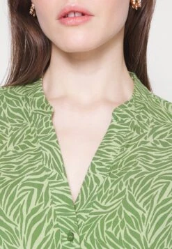 Vero Moda Tall Blouse - Reseda/Sara 15 Vero Moda Tall Blouse - Reseda/Sara -Vero Moda 8edd5b8396f74b31a8b2086830b766a2