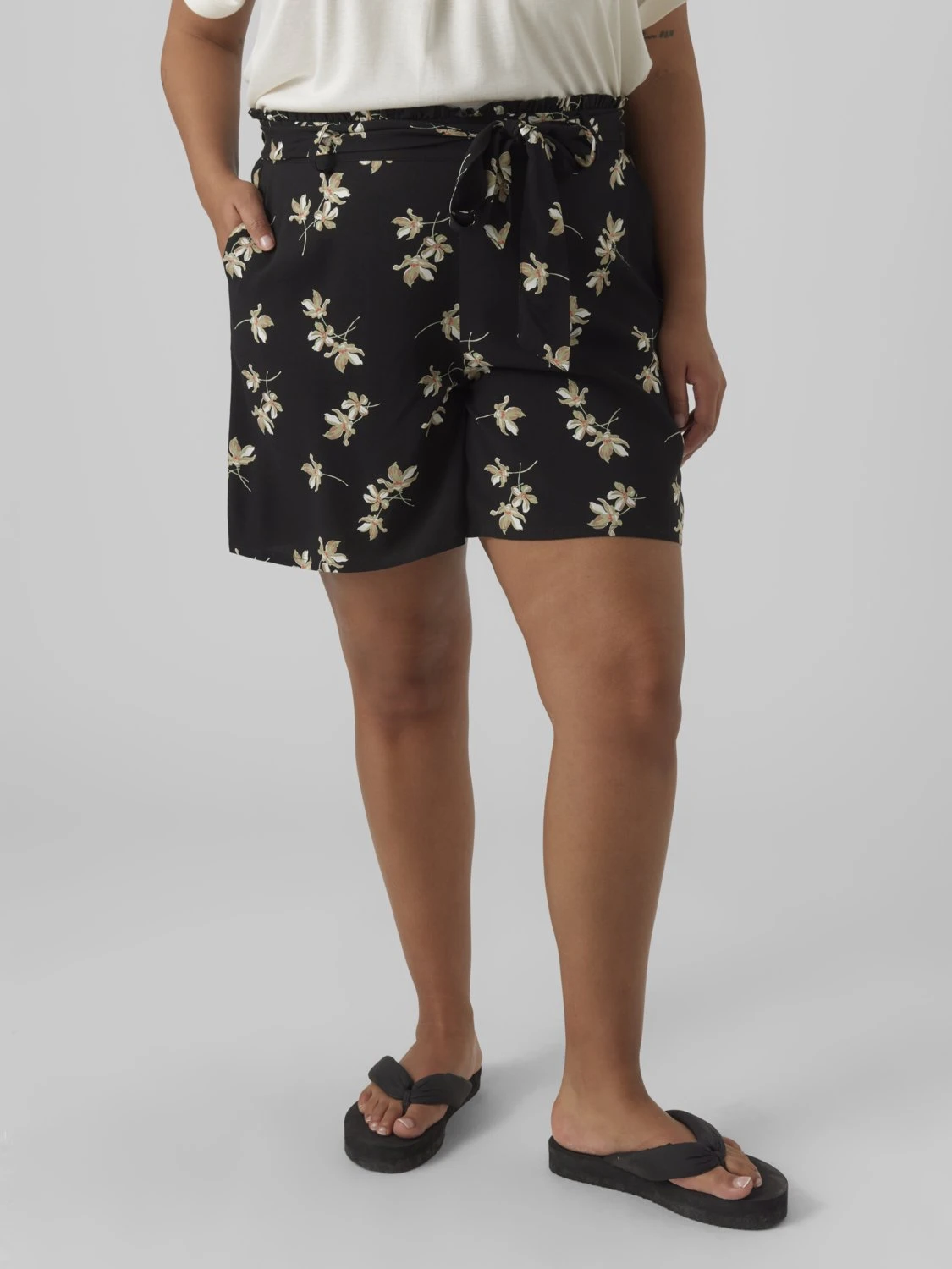Vero Moda Curve Vmeasy Long Shorts - Shorts - Black/Rina 3 Vero Moda Curve Vmeasy Long Shorts - Shorts - Black/Rina