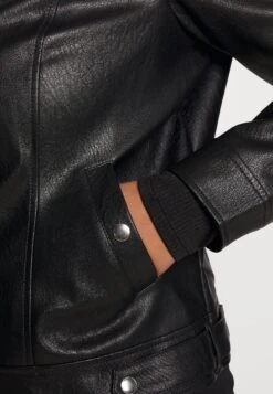 Vero Moda Curve Vmlove Lavine Short Coated Jacket - Faux Leather Jacket - Black 13 Vero Moda Curve Vmlove Lavine Short Coated Jacket - Faux Leather Jacket - Black -Vero Moda 8fbc8972f8474507ac93fbb346455304